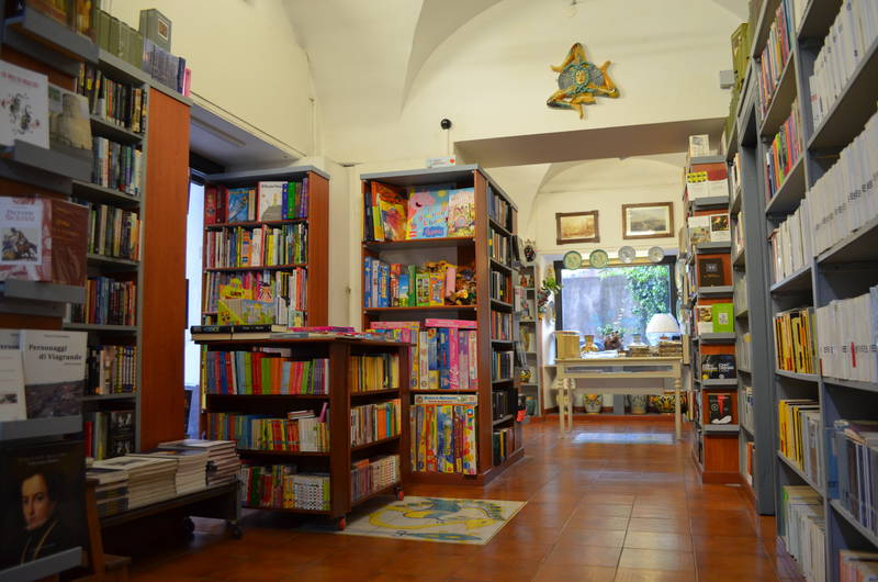 GRANDE MERAVIGLIA –  Libreria Catania Libri, Libri antichi Catania,  Ceramiche d'Autore Catania